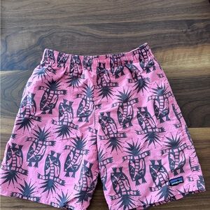 Patagonia Kids’ Baggies Shorts 7”-Lined Pink and Black (skunks).Kids Swim Trunks